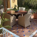 Vila Moumi *
